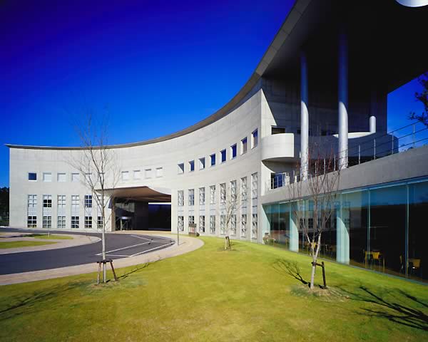 日本赤十字九州国際看護大学