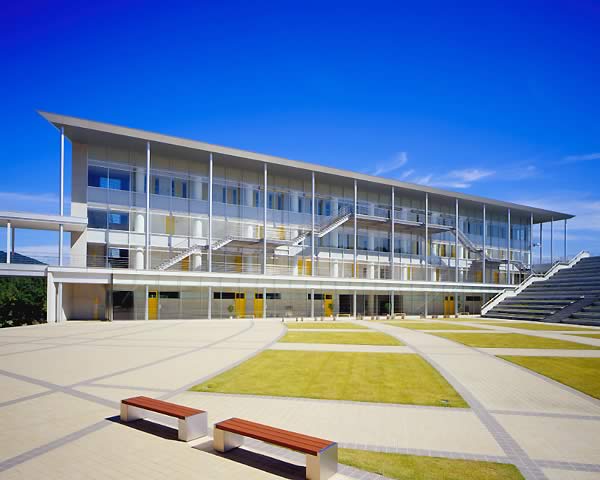 日本赤十字九州国際看護大学