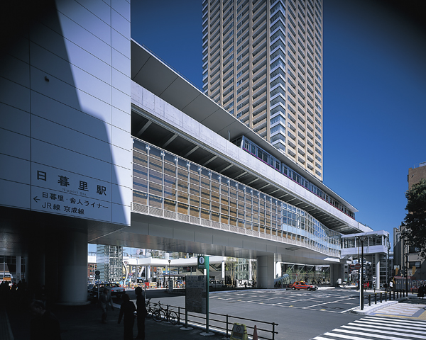 舎人線日暮里駅