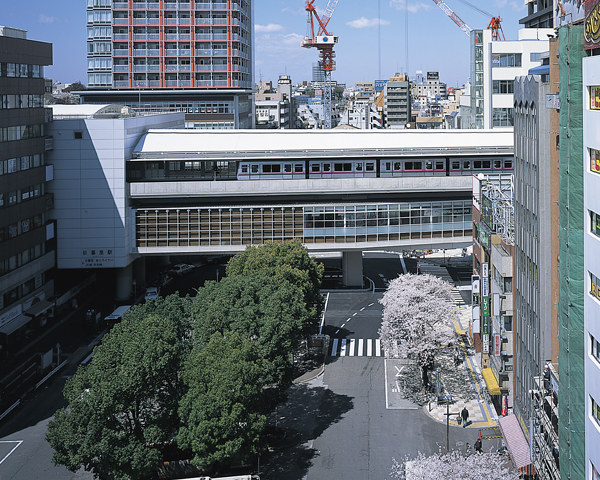 舎人線日暮里駅