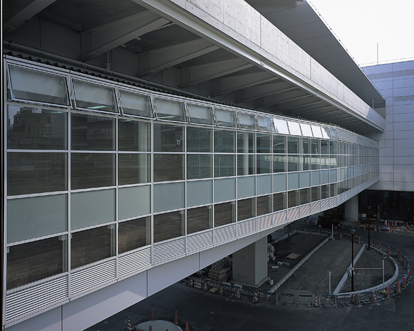 舎人線日暮里駅